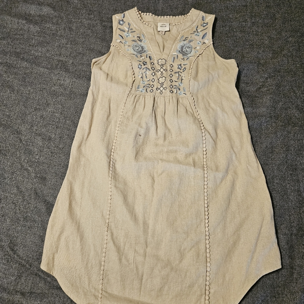 Sleeveless dress